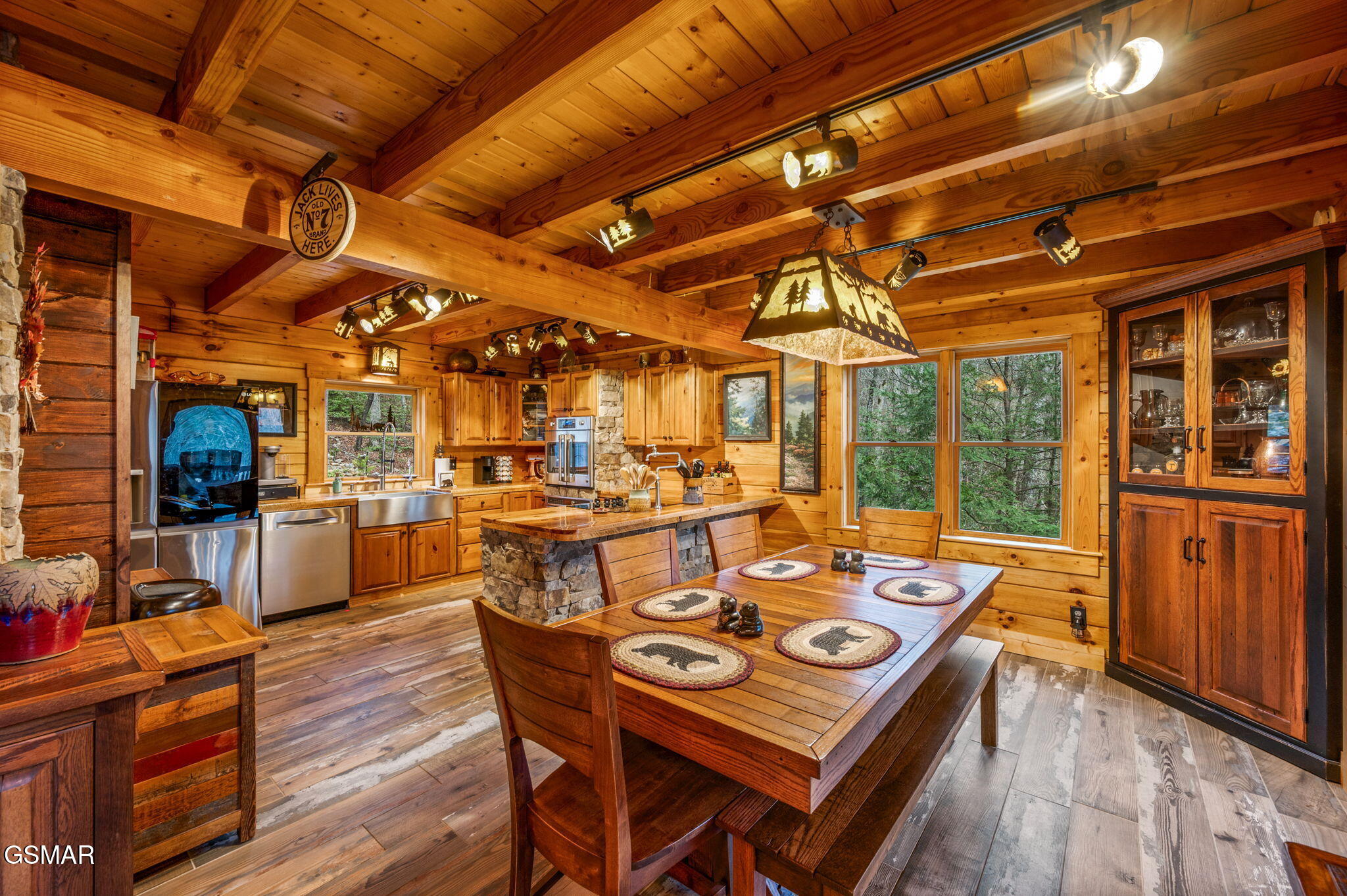 Walland, Tennessee, 37886, United States, 3 Bedrooms Bedrooms, ,4 BathroomsBathrooms,Residential,For Sale,1915065