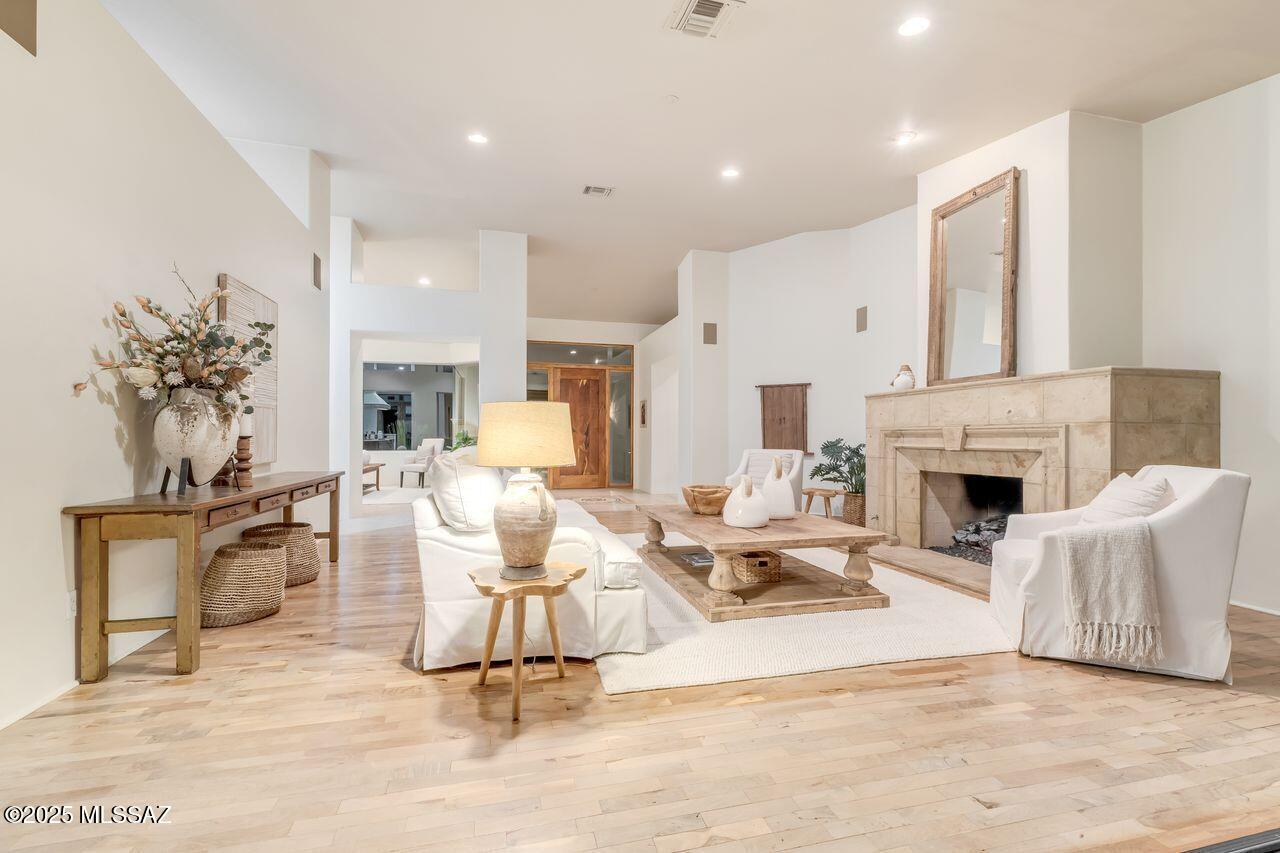 Tucson, Arizona, 85718, United States, 3 Bedrooms Bedrooms, ,4 BathroomsBathrooms,Residential,For Sale,1987862