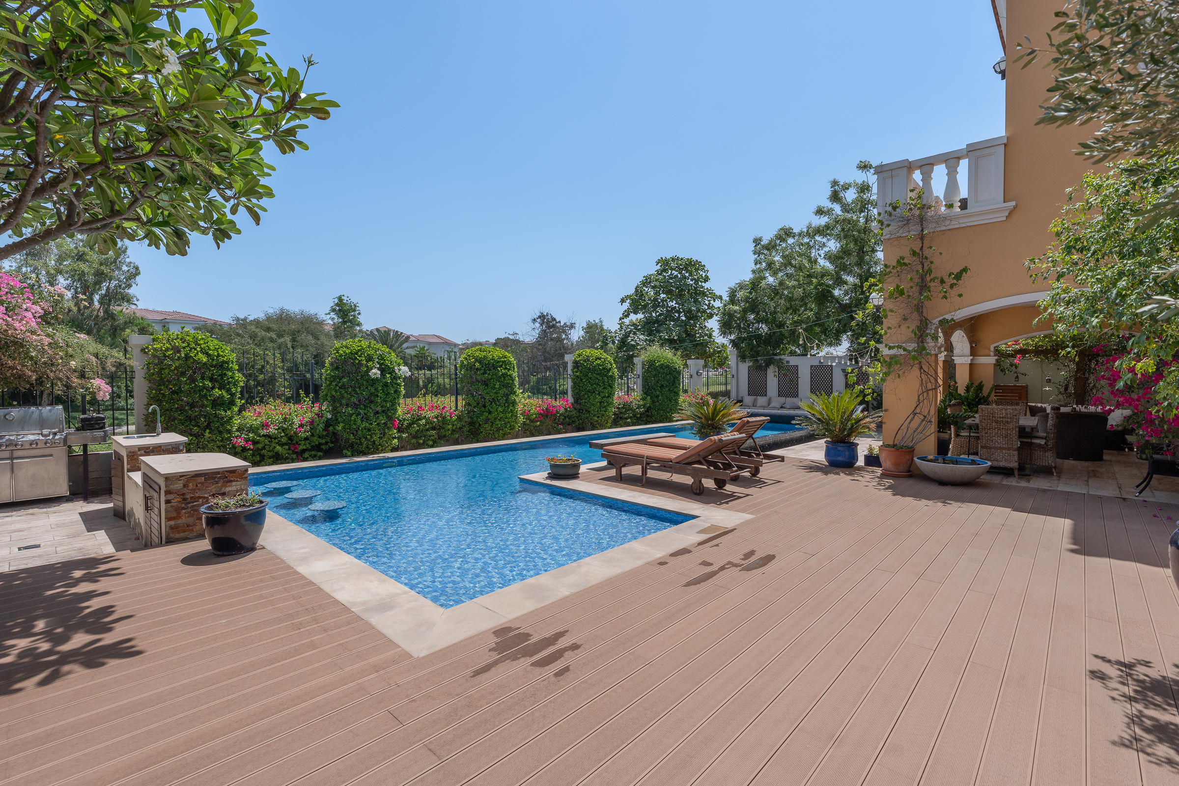  Stylish Semi-Upgraded Villa in Jumeirah Park - 物件實景