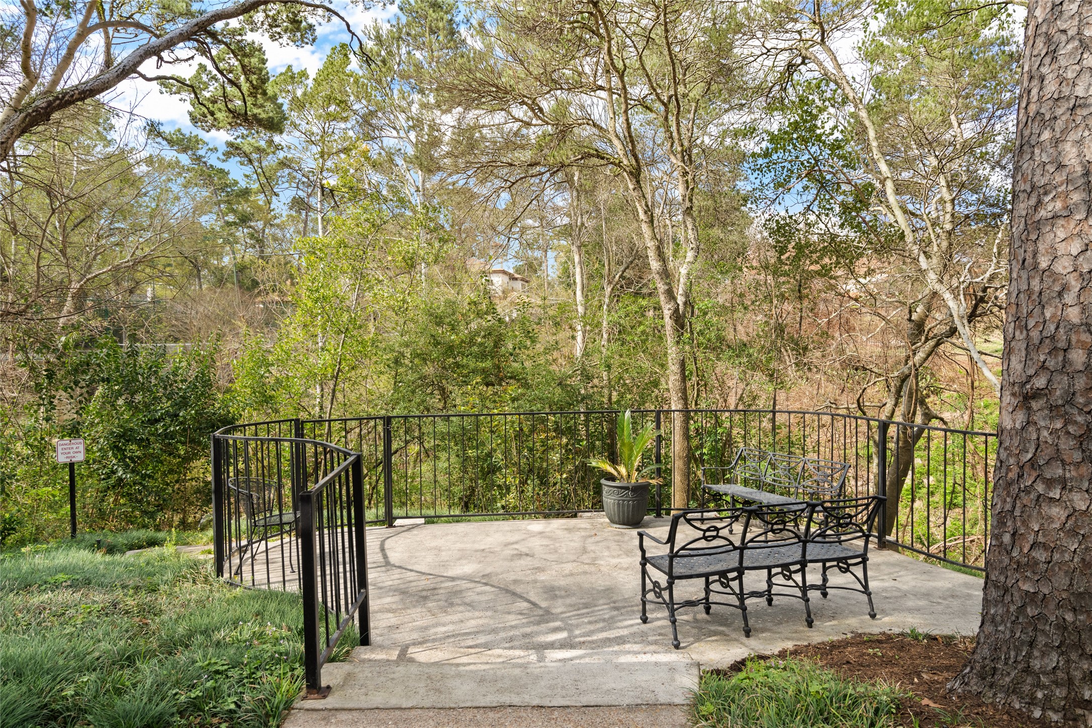  2238 S Piney Point Road #102 - 物件實景