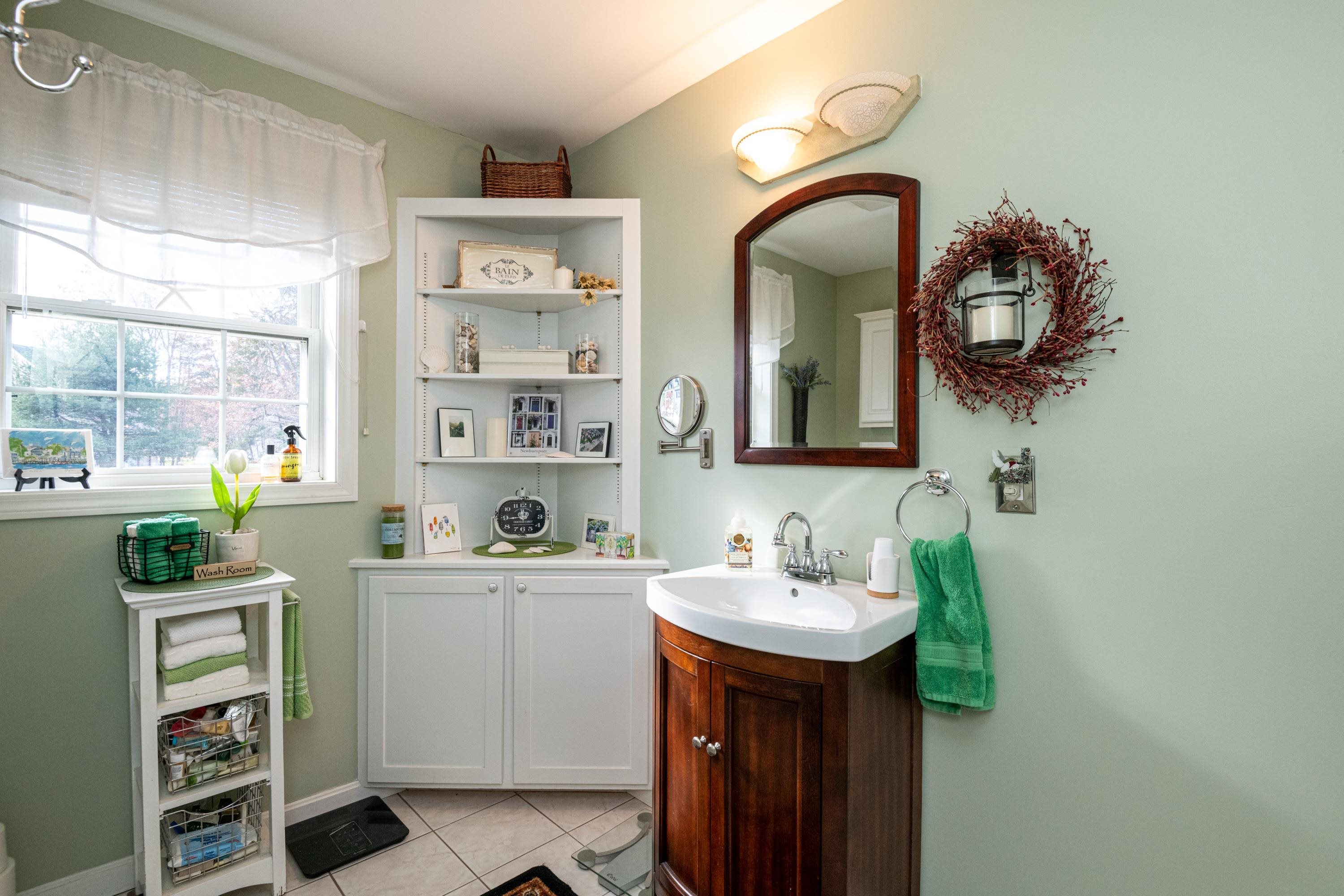 Seabrook, New Hampshire, 03874, United States, 3 Bedrooms Bedrooms, ,2 BathroomsBathrooms,Residential,For Sale,1989185