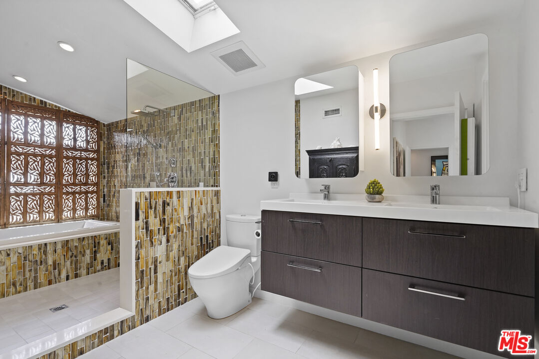 Malibu, California, 90265, United States, 3 Bedrooms Bedrooms, ,2 BathroomsBathrooms,Residential,For Sale,1874466