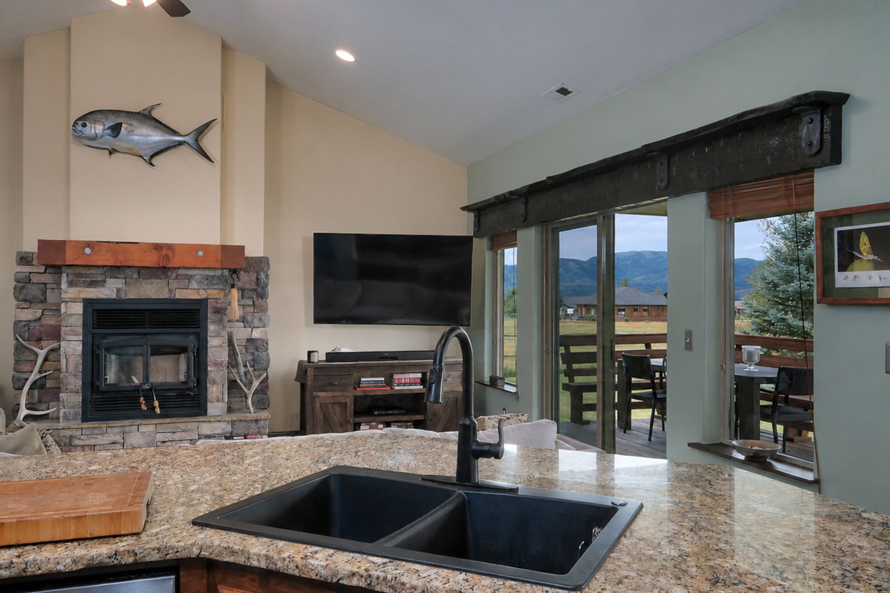  Charming Vaulted-Ceiling Ranch in River Meadows - 物件實景
