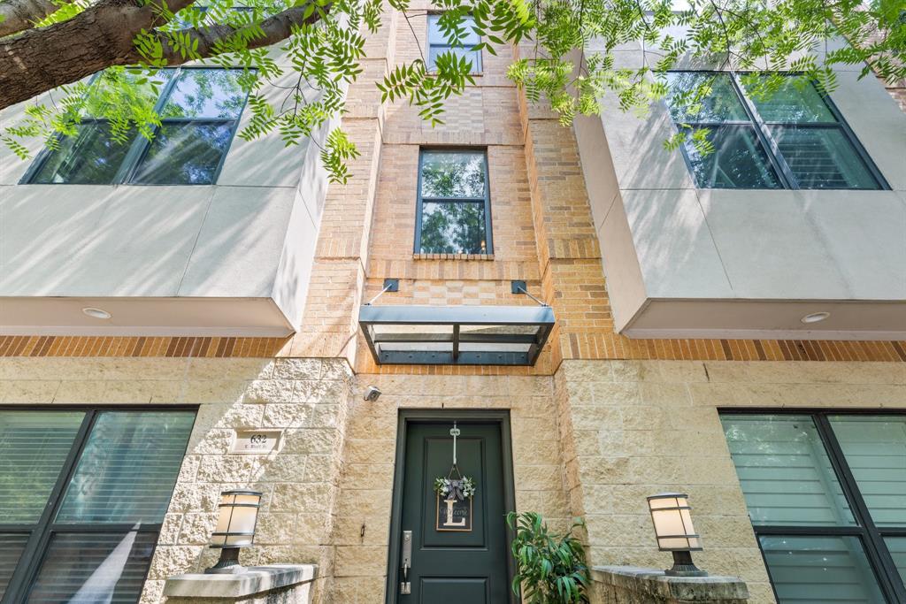 Fort Worth, Texas, 76102, United States, 2 Bedrooms Bedrooms, ,3 BathroomsBathrooms,Residential,For Sale,1880587