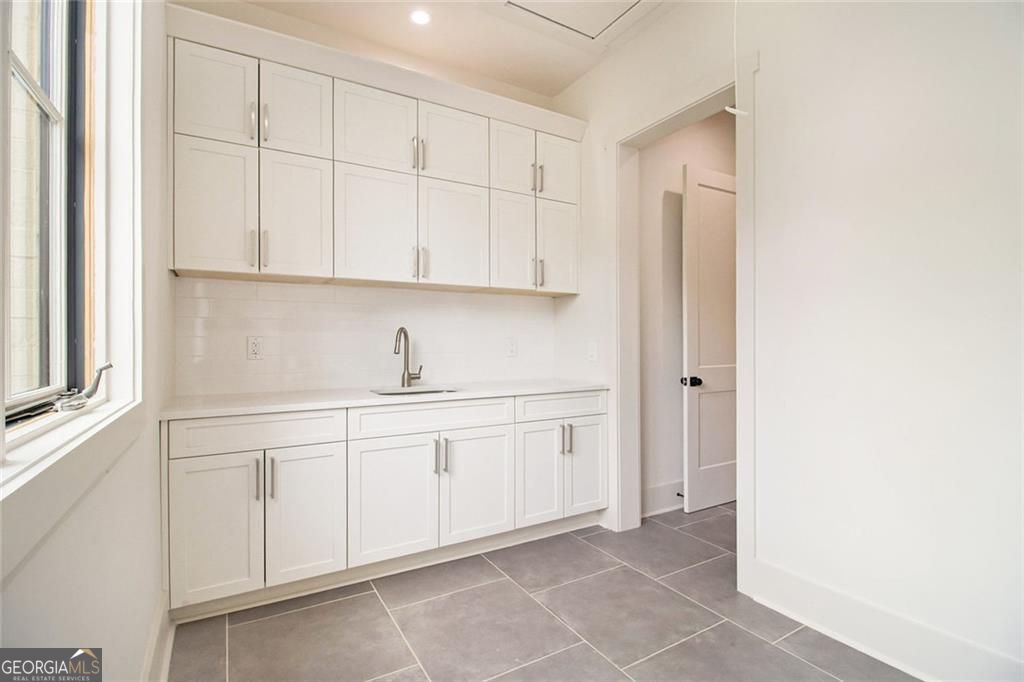 Atlanta, Georgia, 30342, United States, 6 Bedrooms Bedrooms, ,8 BathroomsBathrooms,Residential,For Sale,1858918
