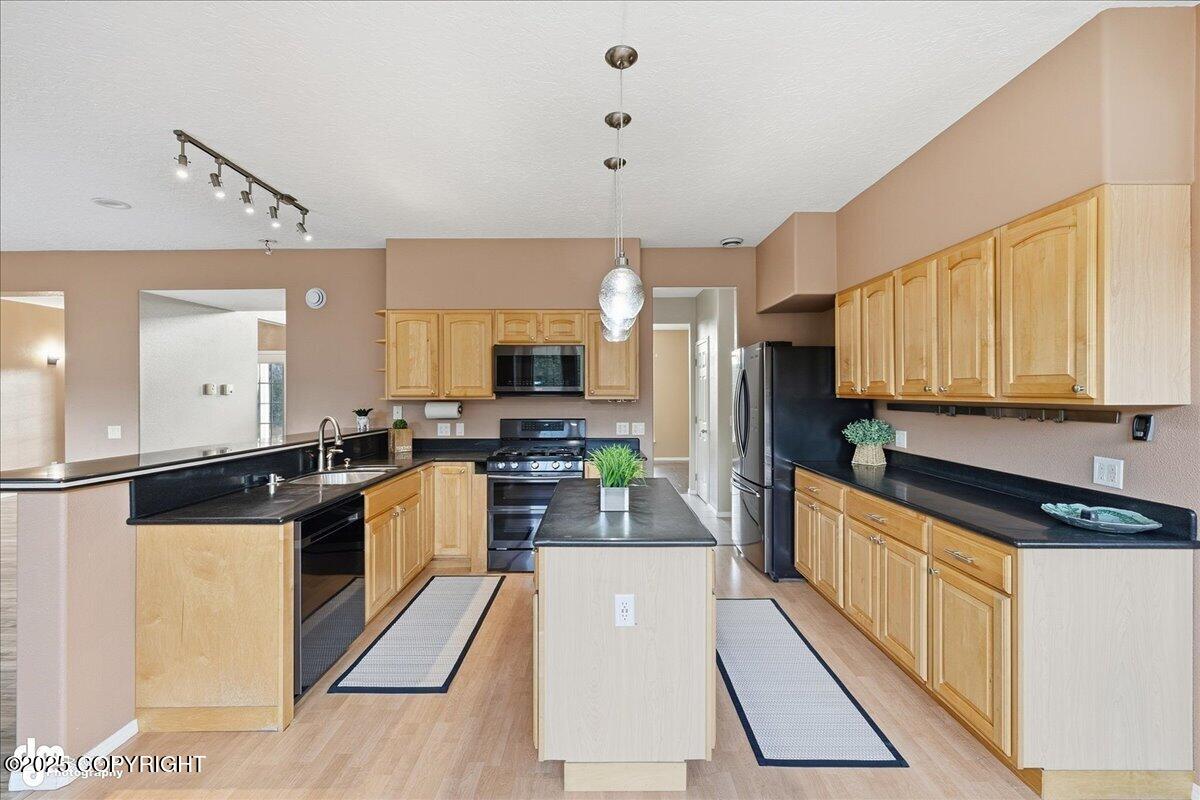 Sterling, Alaska, 99672, United States, 4 Bedrooms Bedrooms, ,3 BathroomsBathrooms,Residential,For Sale,1974036