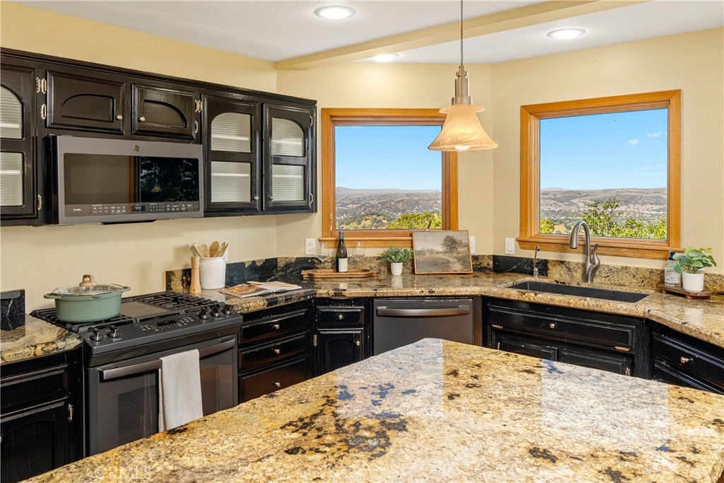 Atascadero, California, 93422, United States, 4 Bedrooms Bedrooms, ,4 BathroomsBathrooms,Residential,For Sale,1982581