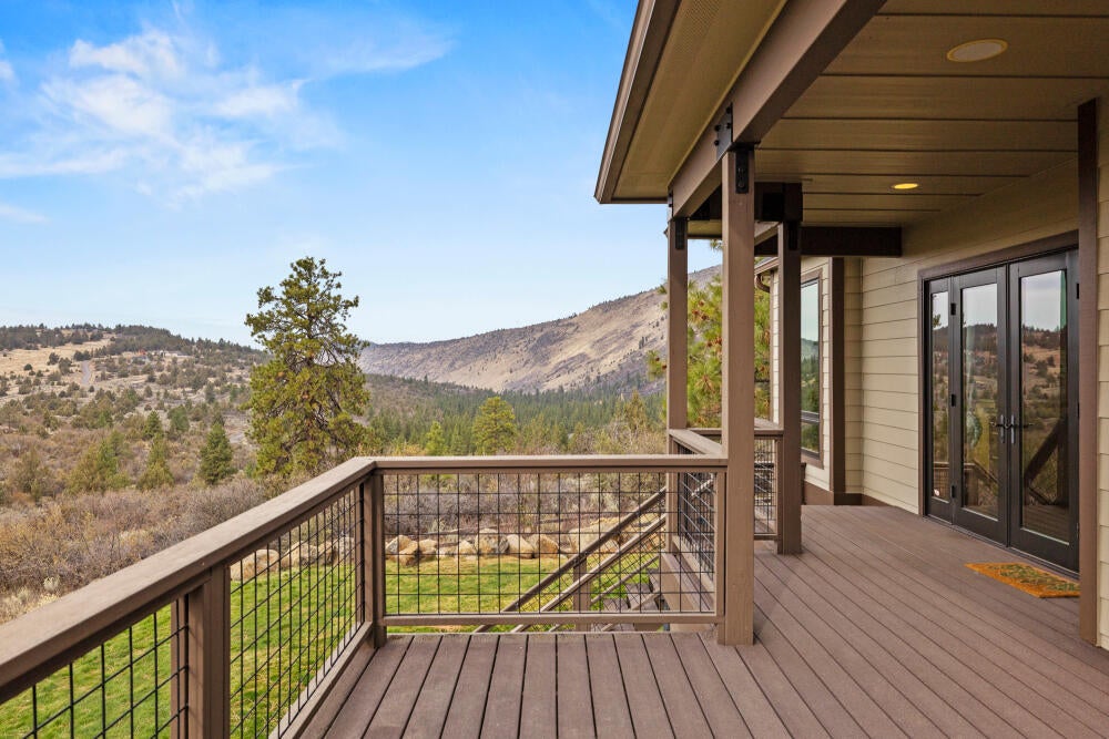 Klamath Falls, Oregon, 97601, United States, 4 Bedrooms Bedrooms, ,3 BathroomsBathrooms,Residential,For Sale,1987766