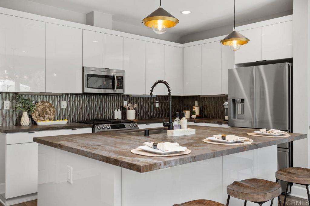 Carlsbad, California, 92010, United States, 3 Bedrooms Bedrooms, ,3 BathroomsBathrooms,Residential,For Sale,1942261
