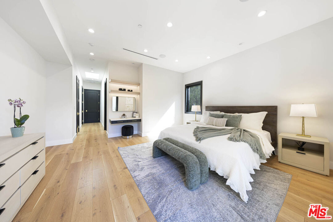 Los Angeles, California, 90048, United States, 4 Bedrooms Bedrooms, ,2 BathroomsBathrooms,Residential,For Sale,1962418