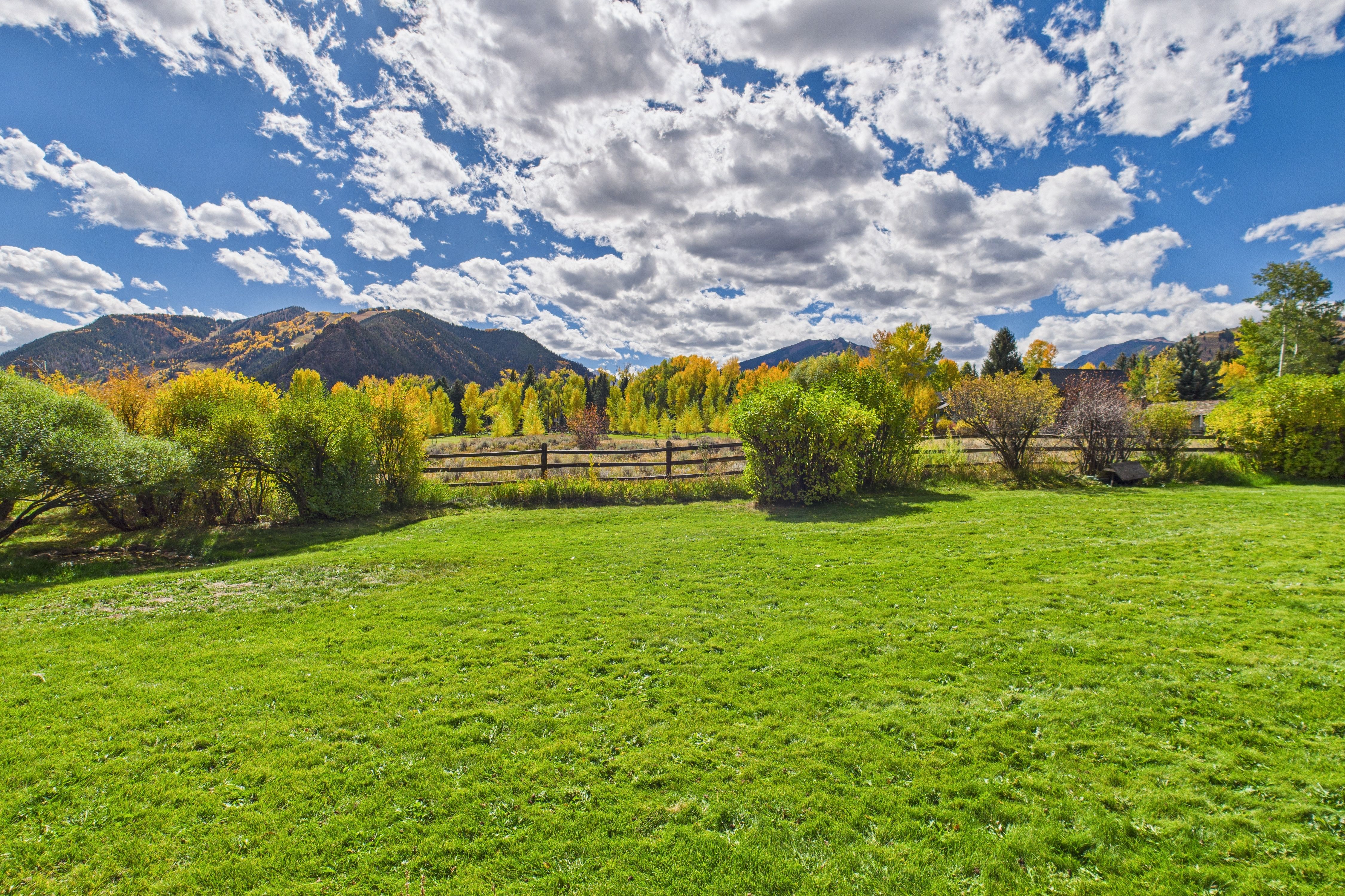 Views from Independence Pass to Buttermilk Mountain - 物件實景