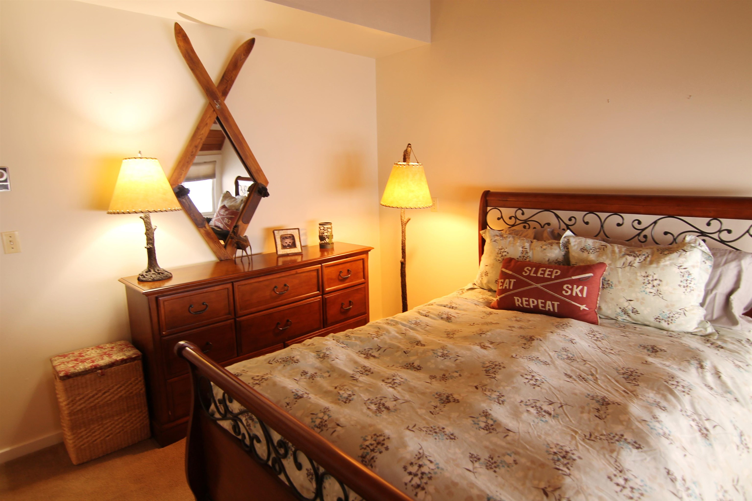 Lincoln, New Hampshire, 03251, United States, 3 Bedrooms Bedrooms, ,2 BathroomsBathrooms,Residential,For Sale,1732060