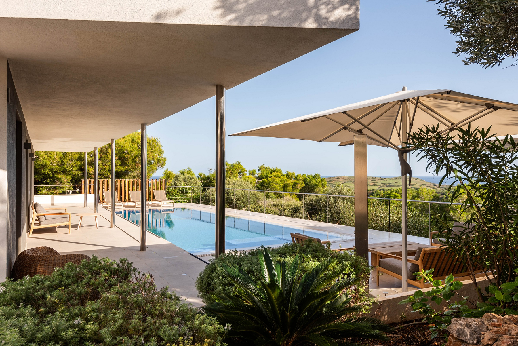  Exclusive modern villa with unique views of the port of Addaia, Menorca - 物件實景