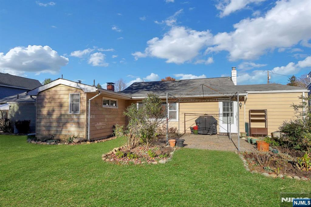 Oakland, New Jersey, 07436, United States, 2 Bedrooms Bedrooms, ,2 BathroomsBathrooms,Residential,For Sale,1988173