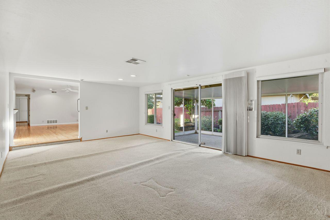 Sacramento, California, 95822, United States, 3 Bedrooms Bedrooms, ,2 BathroomsBathrooms,Residential,For Sale,1989013