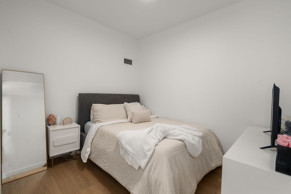 Boston, Massachusetts, 02215, United States, 1 Bedroom Bedrooms, ,1 BathroomBathrooms,Residential,For Sale,1938764