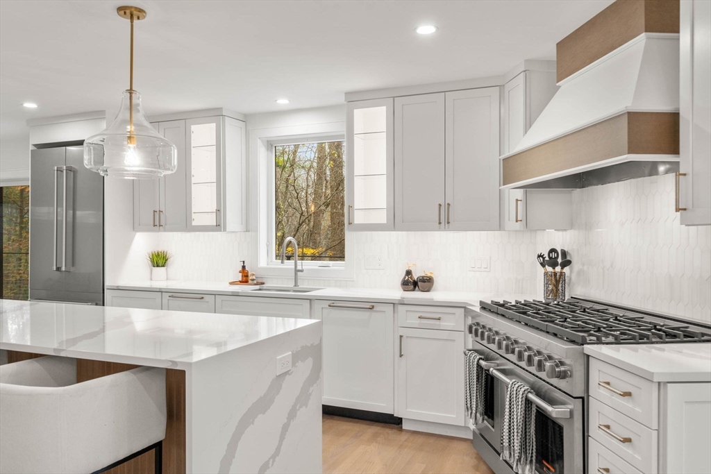 Weston, Massachusetts, 02493, United States, 4 Bedrooms Bedrooms, ,5 BathroomsBathrooms,Residential,For Sale,1989089