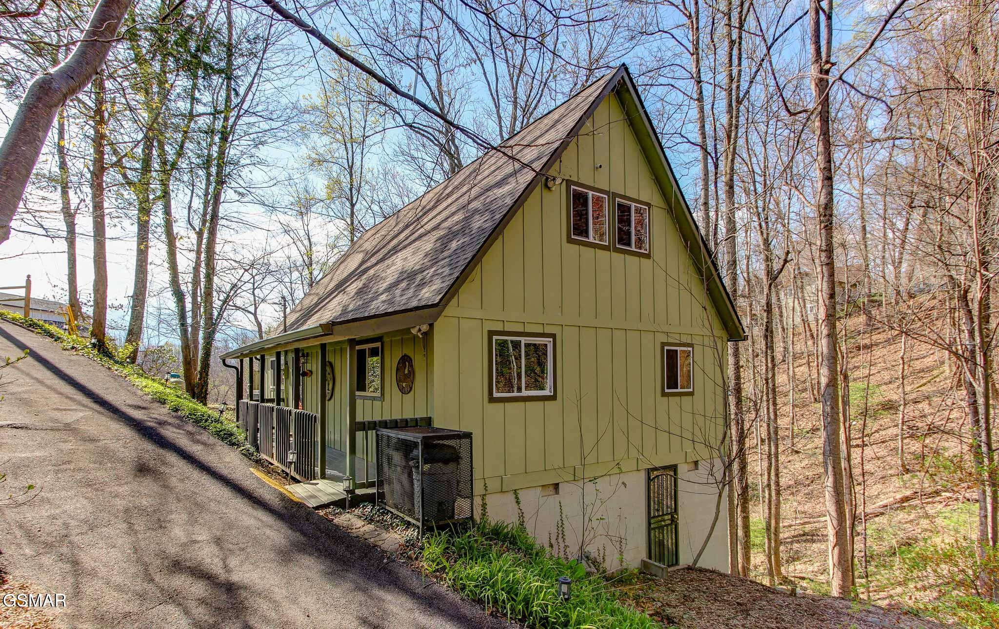 Gatlinburg, Tennessee, 37738, United States, 3 Bedrooms Bedrooms, ,4 BathroomsBathrooms,Residential,For Sale,1979752