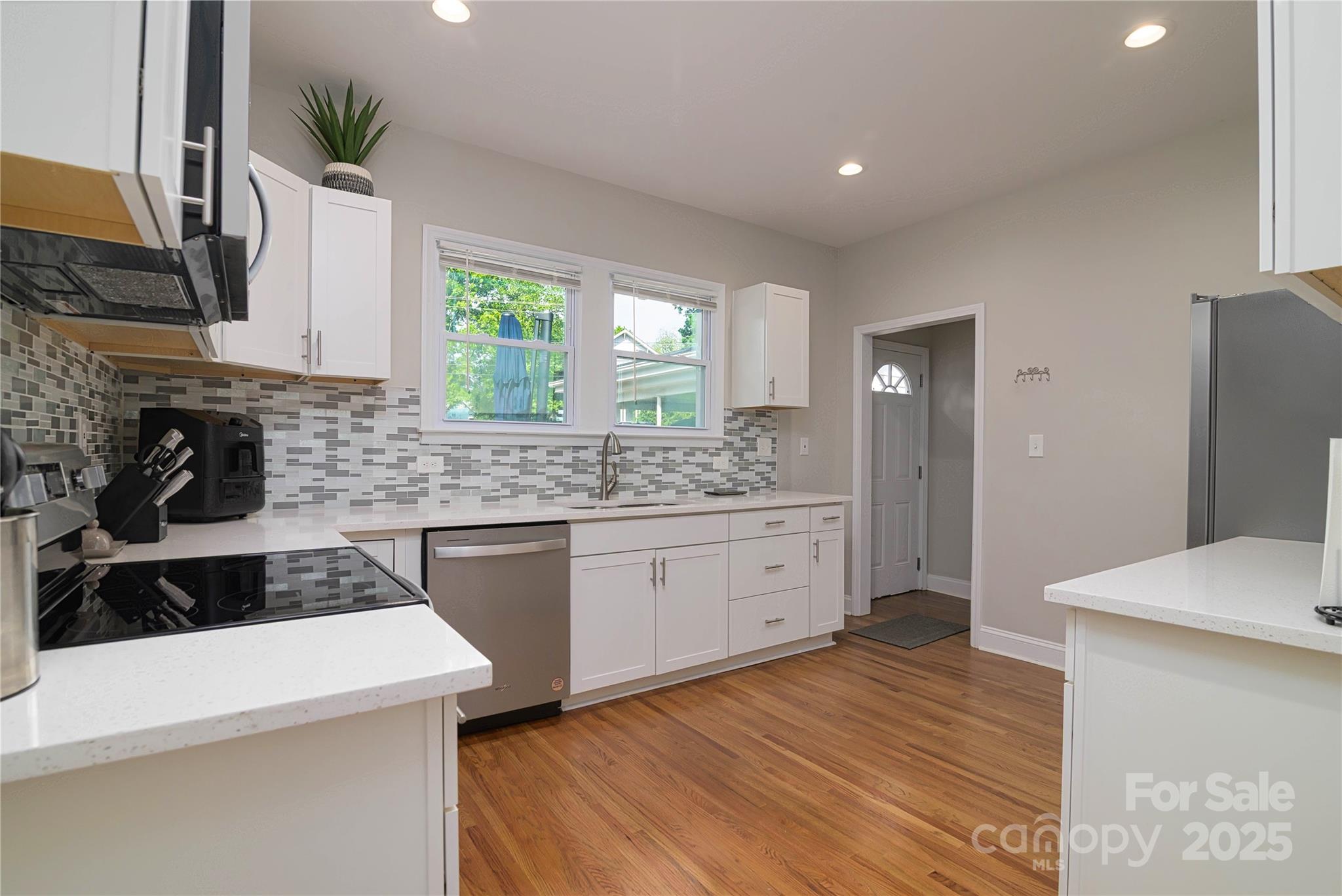 Charlotte, North Carolina, 28208, United States, 3 Bedrooms Bedrooms, ,2 BathroomsBathrooms,Residential,For Sale,1911586