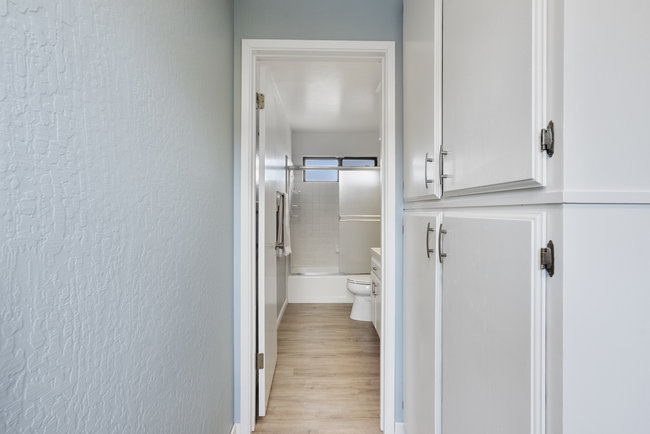Hollister, California, 95023, United States, 3 Bedrooms Bedrooms, ,2 BathroomsBathrooms,Residential,For Sale,1882231