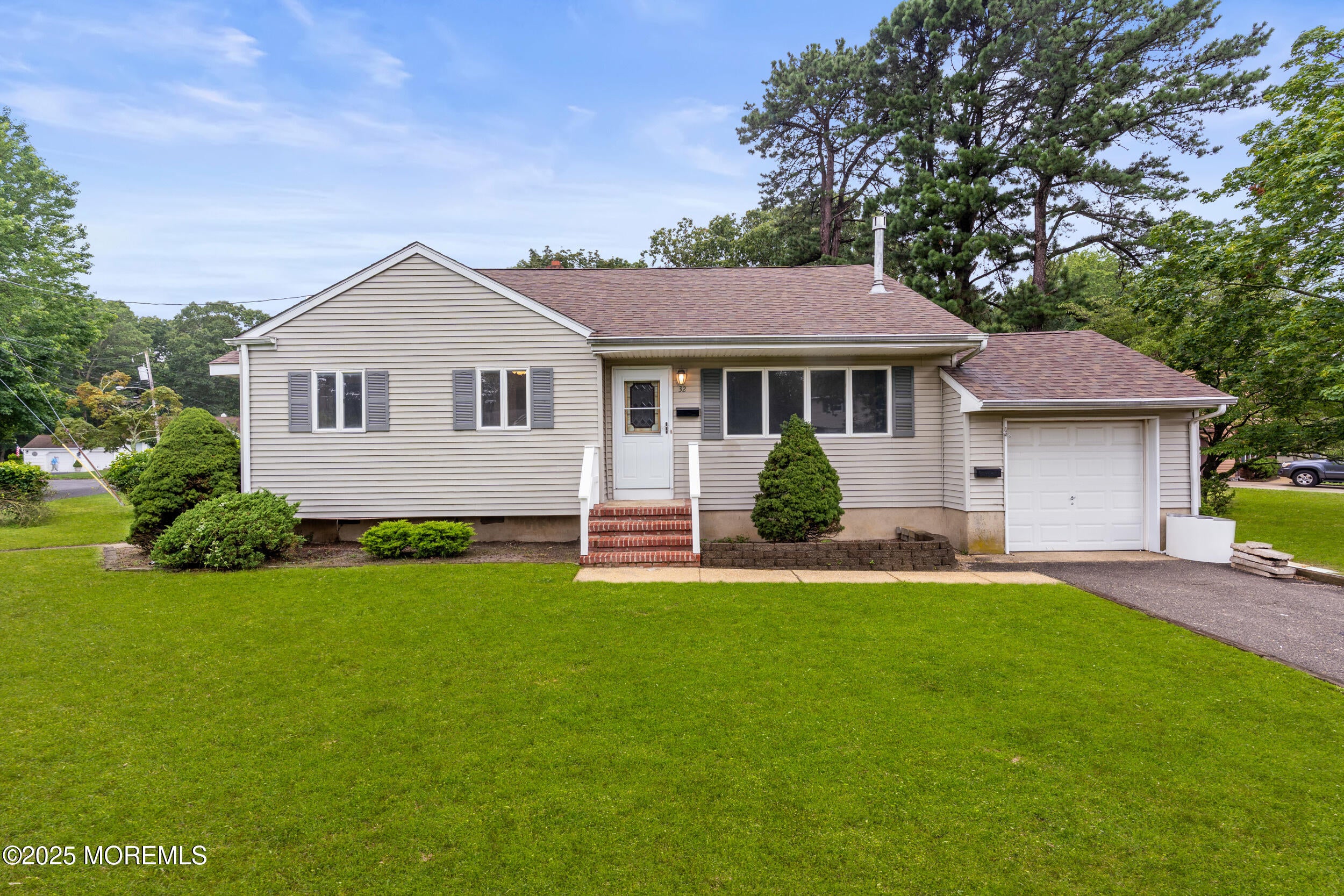 Oakhurst, New Jersey, 07755, United States, 3 Bedrooms Bedrooms, ,2 BathroomsBathrooms,Residential,For Sale,1923231