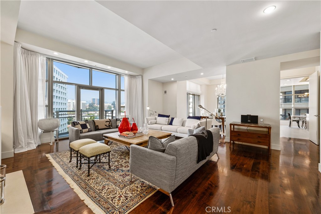 Los Angeles, California, 90024, United States, 2 Bedrooms Bedrooms, ,3 BathroomsBathrooms,Residential,For Sale,1829595