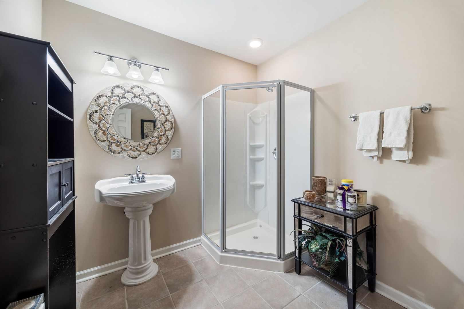 Oswego, Illinois, 60543, United States, 5 Bedrooms Bedrooms, ,4 BathroomsBathrooms,Residential,For Sale,1989652