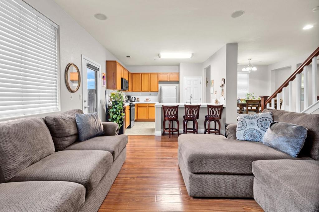 Greenfield, California, 93927, United States, 4 Bedrooms Bedrooms, ,3 BathroomsBathrooms,Residential,For Sale,1990832