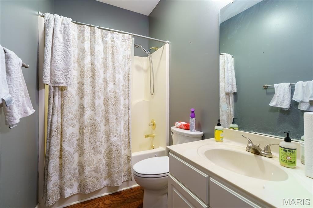 Glen Carbon, Illinois, 62034, United States, 5 Bedrooms Bedrooms, ,4 BathroomsBathrooms,Residential,For Sale,1977133