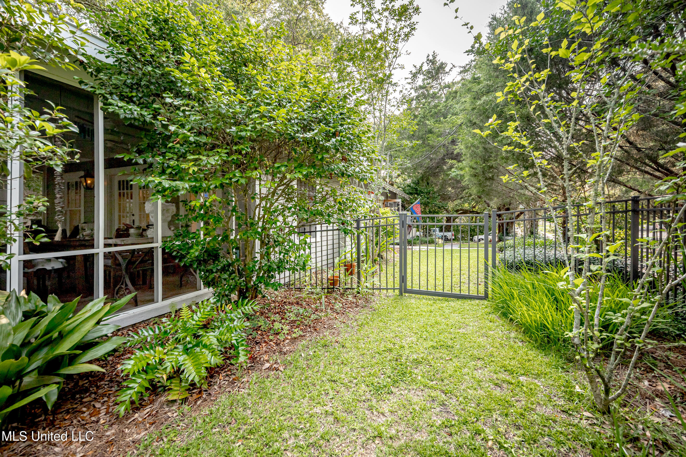 Ocean Springs, Mississippi, 39564, United States, 3 Bedrooms Bedrooms, ,2 BathroomsBathrooms,Residential,For Sale,1847227