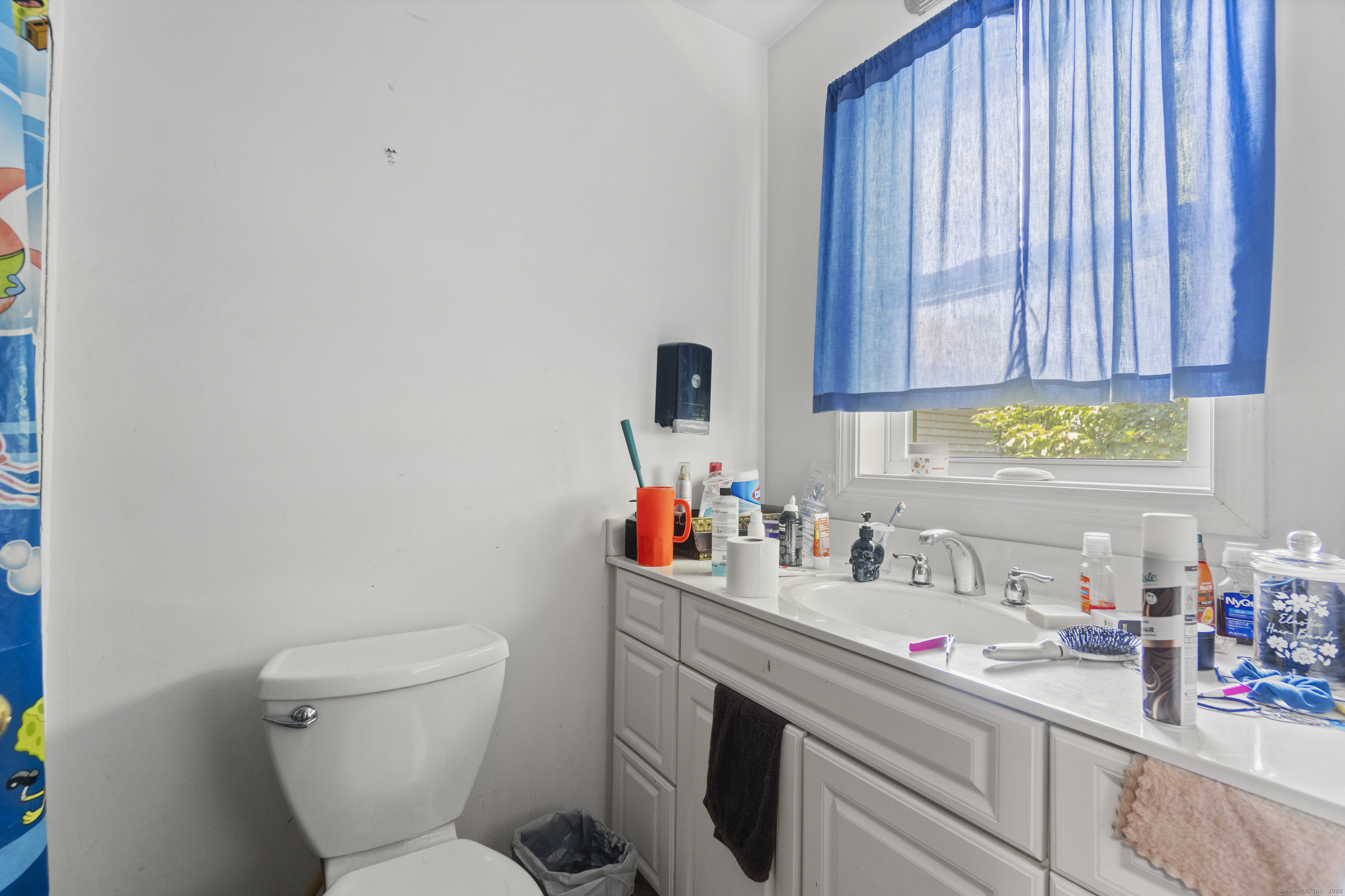 Woodbury, Connecticut, 06798, United States, 6 Bedrooms Bedrooms, ,3 BathroomsBathrooms,Residential,For Sale,1940915