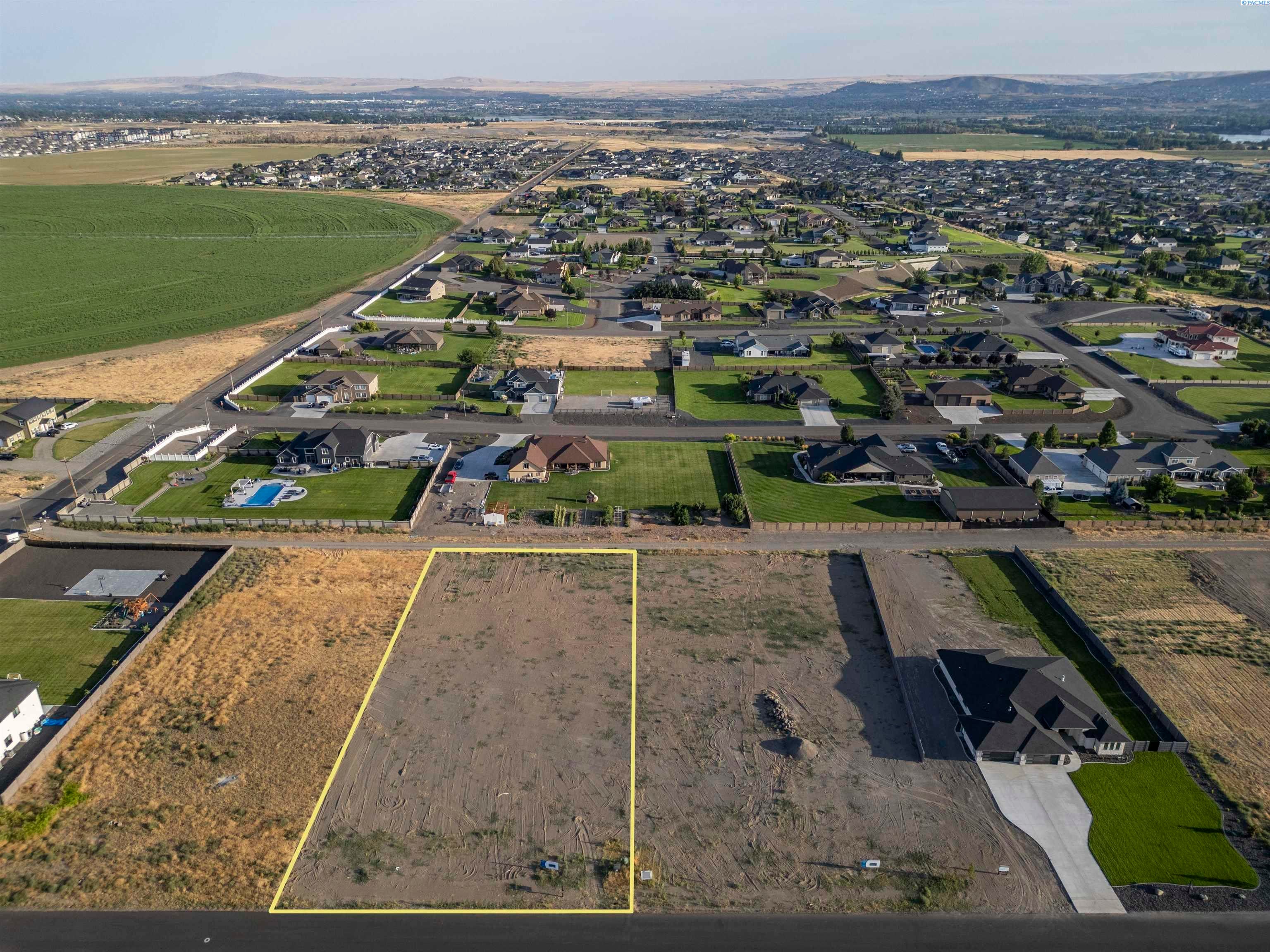 Pasco, Washington, 99301, United States, 6 Bedrooms Bedrooms, ,5 BathroomsBathrooms,Residential,For Sale,1976743