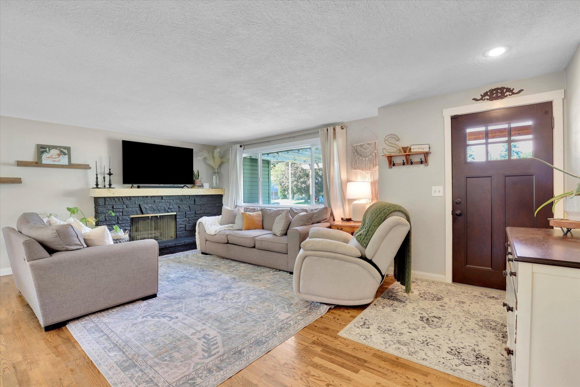 Spokane Valley, Washington, 99216, United States, 4 Bedrooms Bedrooms, ,3 BathroomsBathrooms,Residential,For Sale,1927363