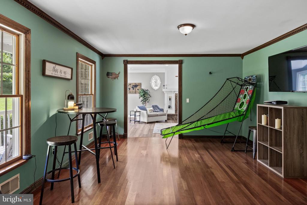 Cream Ridge, New Jersey, 08514, United States, 4 Bedrooms Bedrooms, ,3 BathroomsBathrooms,Residential,For Sale,1902972