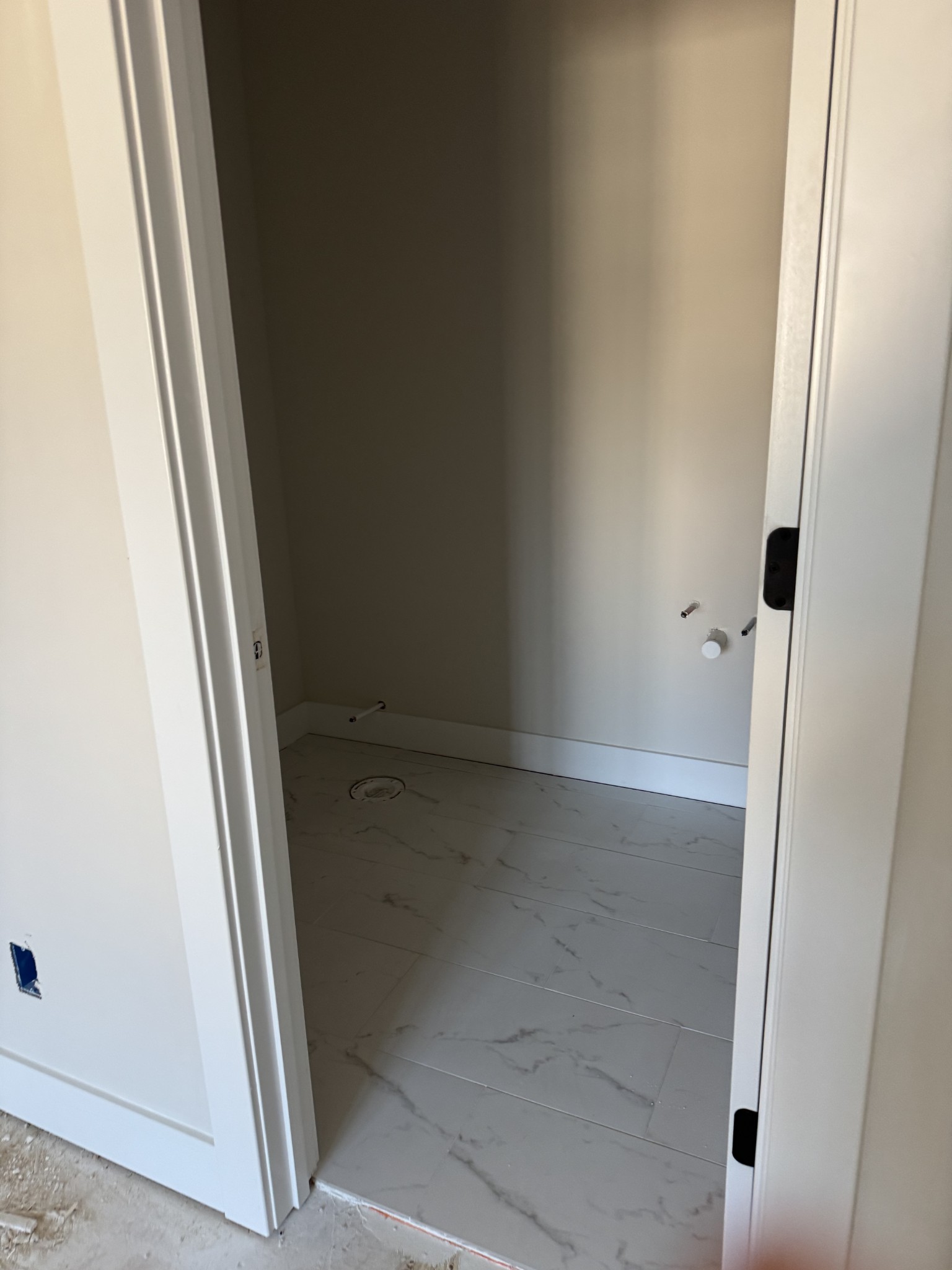 Clarksville, Tennessee, 37042, United States, 3 Bedrooms Bedrooms, ,4 BathroomsBathrooms,Residential,For Sale,2006024