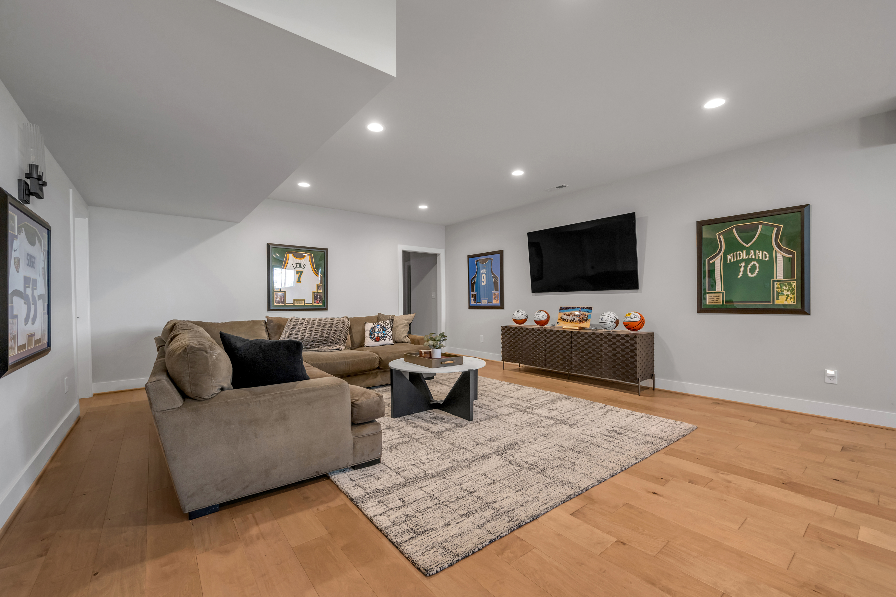  2429 Lorenzo Way - 物件實景