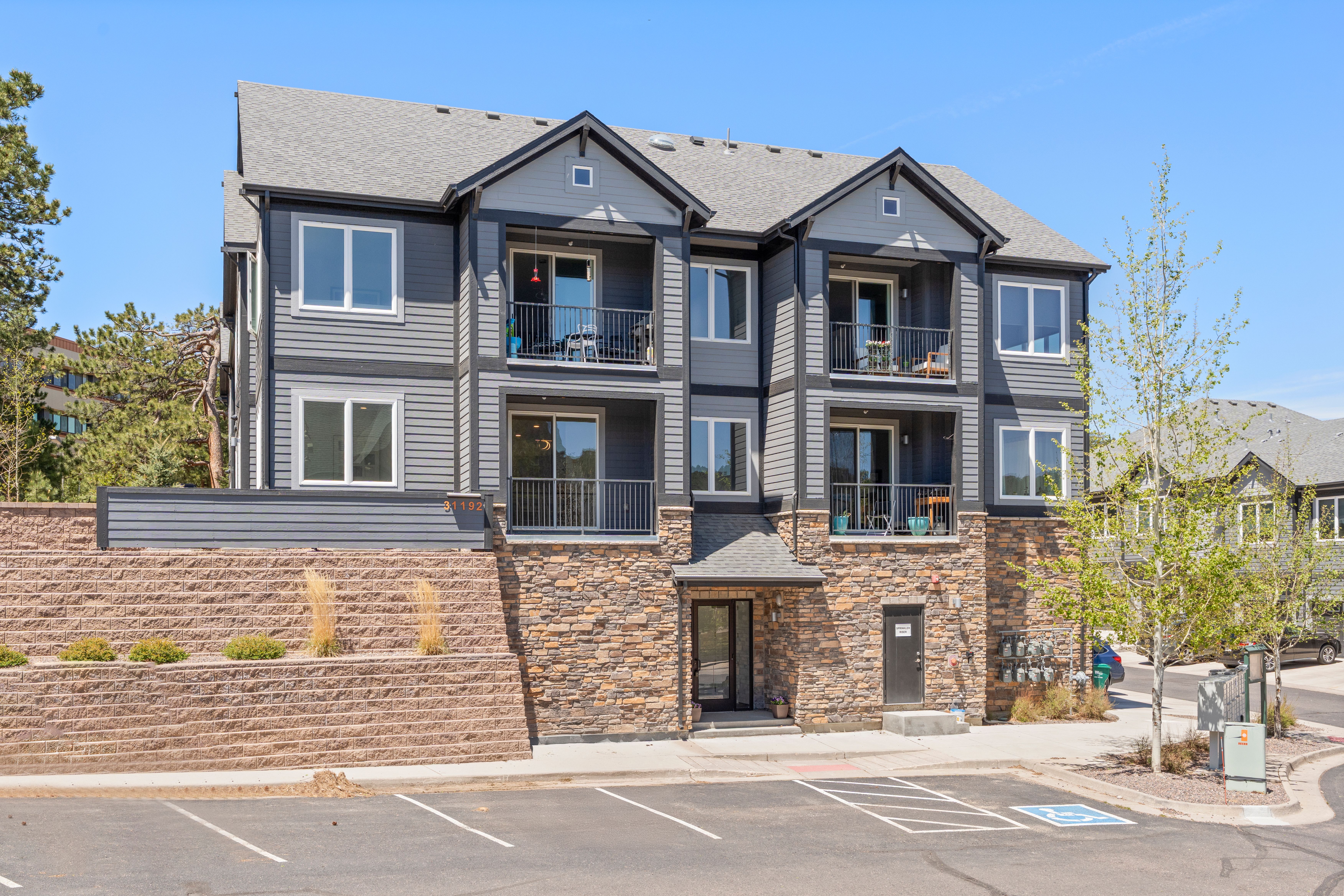  Experience Elevated Mountain Living in This Premier Evergreen Condo - 物件實景