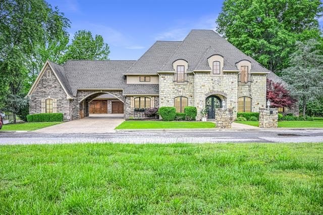 Tahlequah, Oklahoma, 74464, United States, 5 Bedrooms Bedrooms, ,5 BathroomsBathrooms,Residential,For Sale,1810638