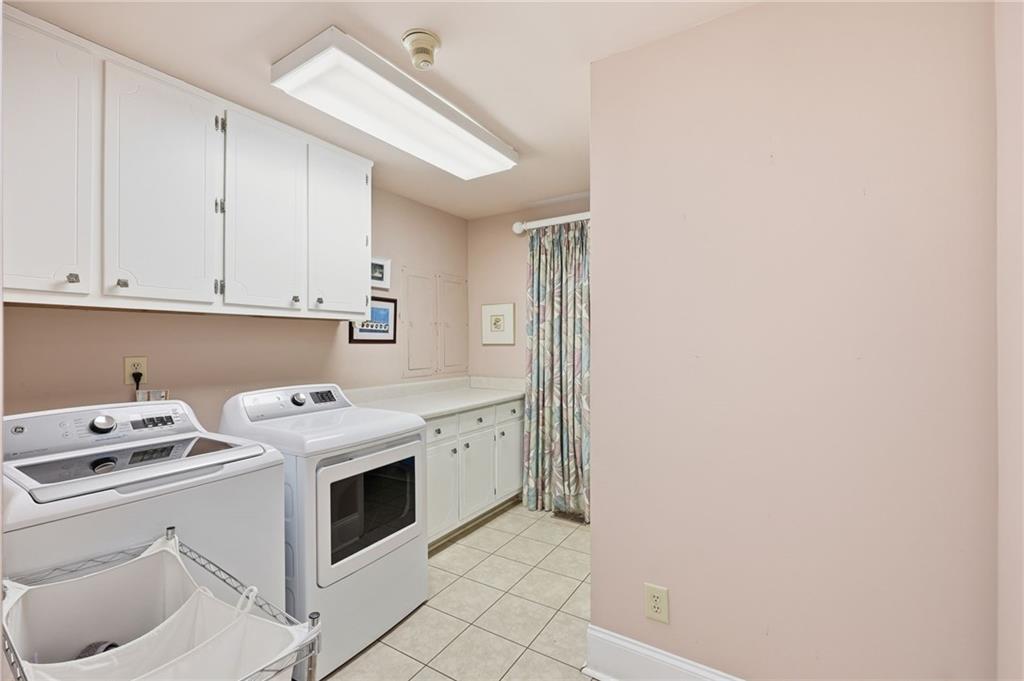 Buford, Georgia, 30518, United States, 4 Bedrooms Bedrooms, ,4 BathroomsBathrooms,Residential,For Sale,1986325