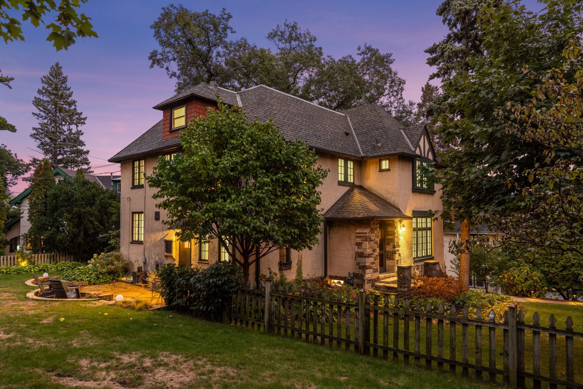  Timeless Tudor Elegance in Tangletown - 物件實景