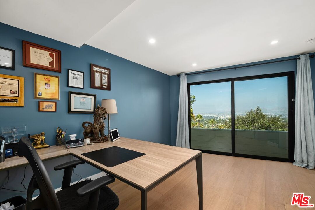 Los Angeles, California, 90046, United States, 5 Bedrooms Bedrooms, ,6 BathroomsBathrooms,Residential,For Sale,1897072
