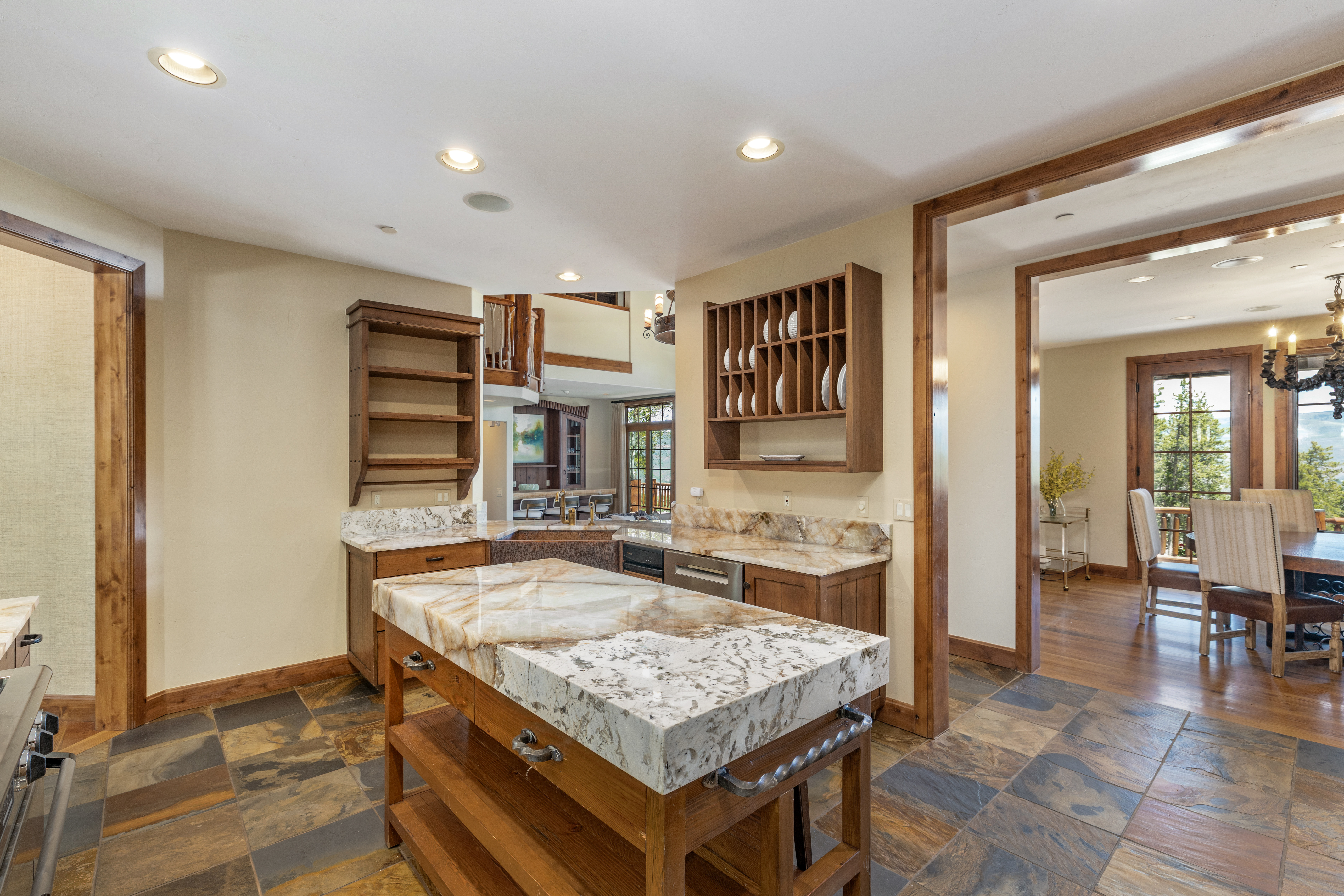  317 Elk Woods is the Kind of Mountain Estate that Earns its Setting - 物件實景
