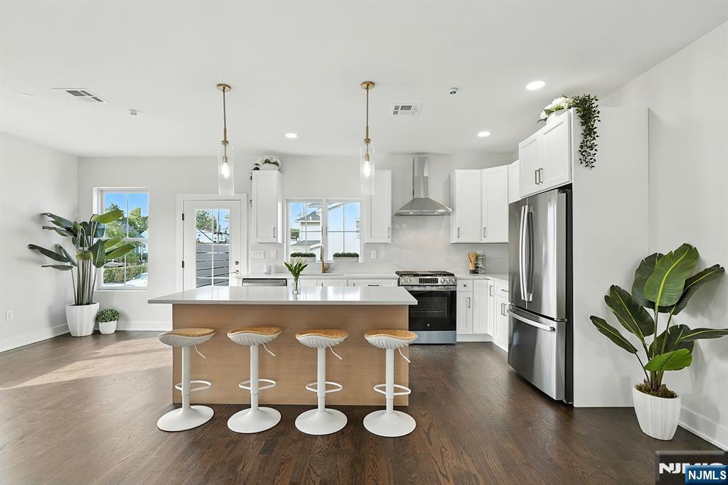 North Arlington, New Jersey, 07031, United States, 2 Bedrooms Bedrooms, ,2 BathroomsBathrooms,Residential,For Sale,2009077