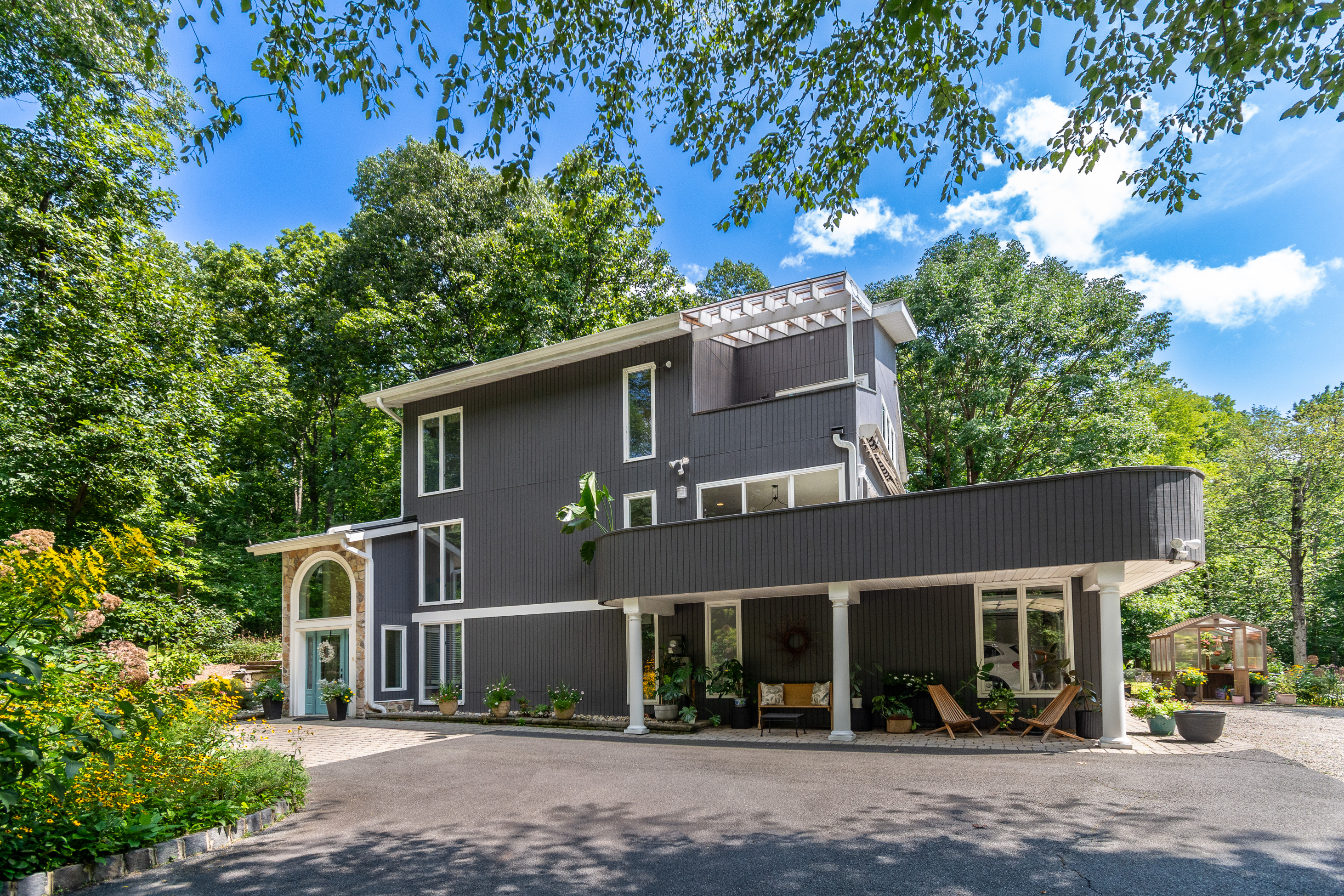  One-of-a-Kind Contemporary - 物件實景