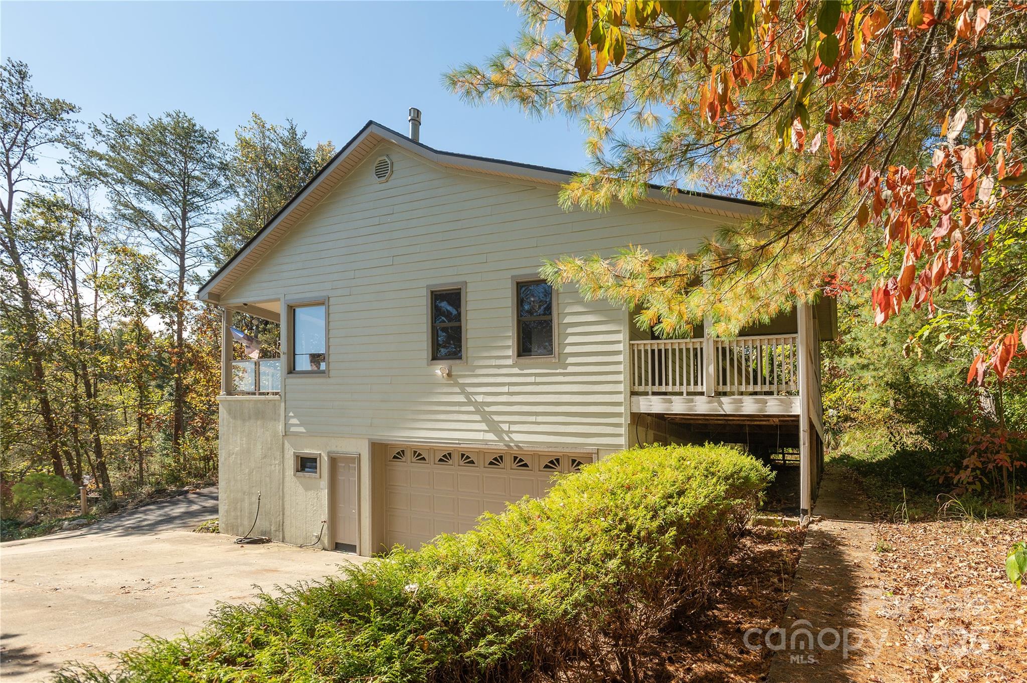 Hendersonville, North Carolina, 28792, United States, 3 Bedrooms Bedrooms, ,3 BathroomsBathrooms,Residential,For Sale,1975298