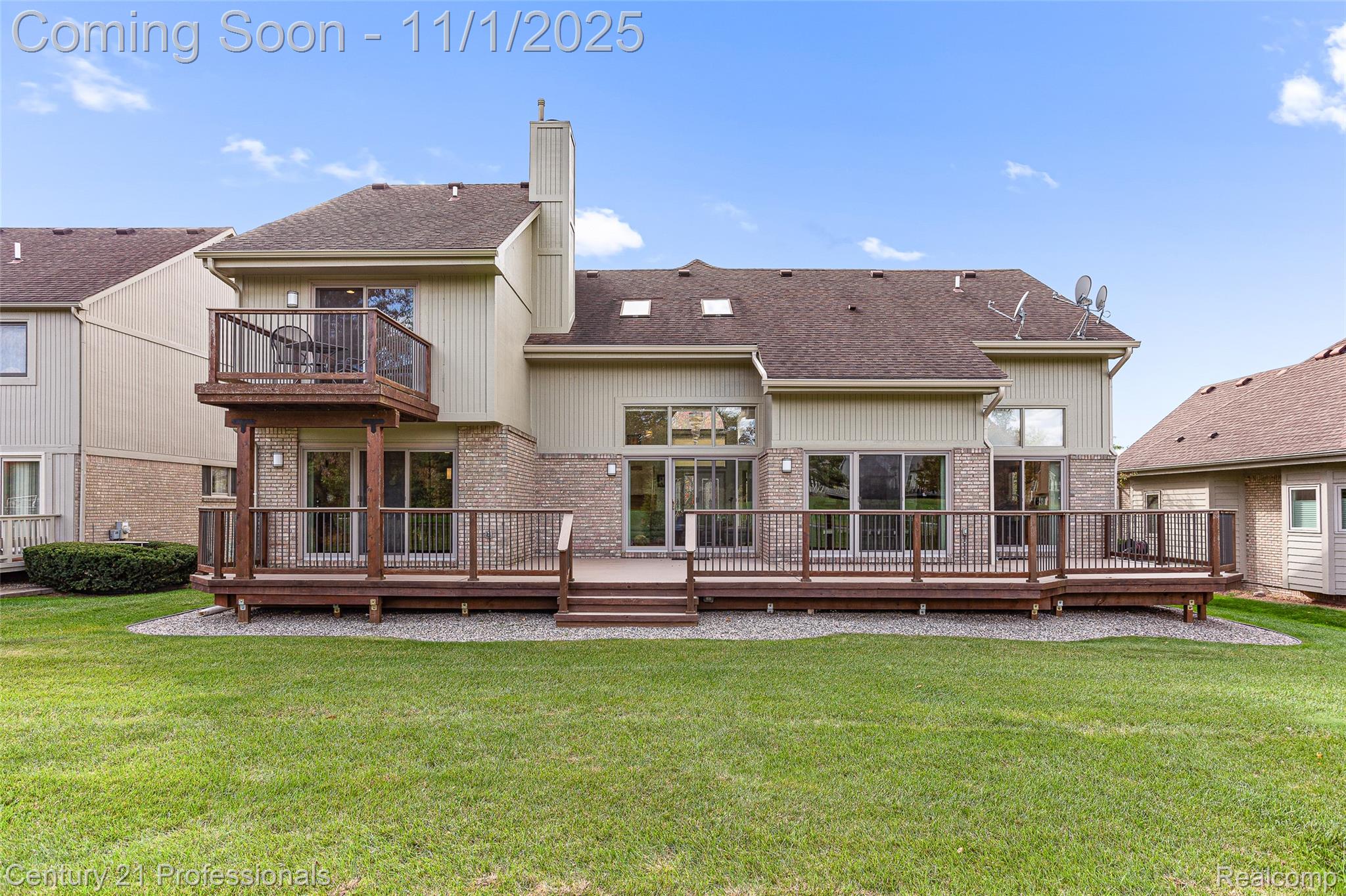 FarmingtonHills, Michigan, 48331, United States, 3 Bedrooms Bedrooms, ,3 BathroomsBathrooms,Residential,For Sale,1983371