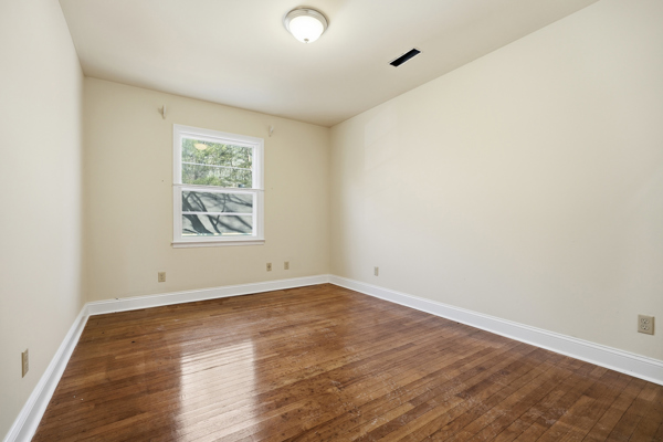 Middlesboro, Kentucky, 40965, United States, 3 Bedrooms Bedrooms, ,2 BathroomsBathrooms,Residential,For Sale,2012565