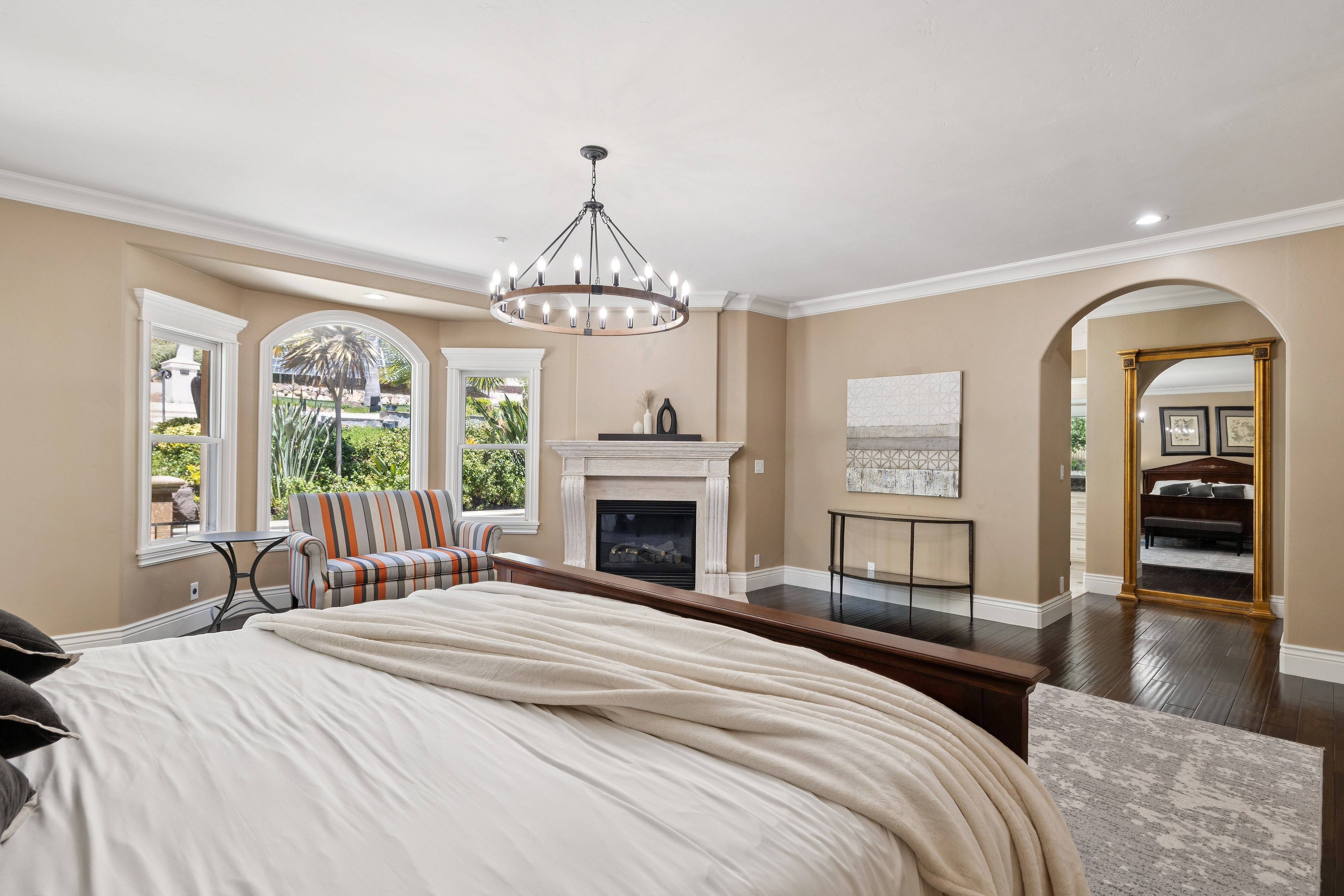  Grand Mediterranean Estate with Private Multi-Generational Wing - 物件實景