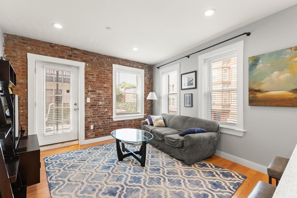 Boston, Massachusetts, 02128, United States, 2 Bedrooms Bedrooms, ,2 BathroomsBathrooms,Residential,For Sale,1925542