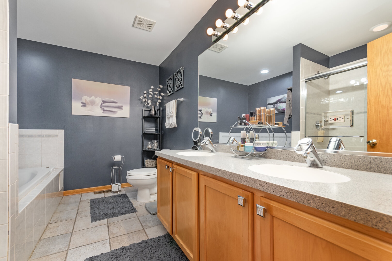Chicago, Illinois, 60609, United States, 3 Bedrooms Bedrooms, ,3 BathroomsBathrooms,Residential,For Sale,1941639